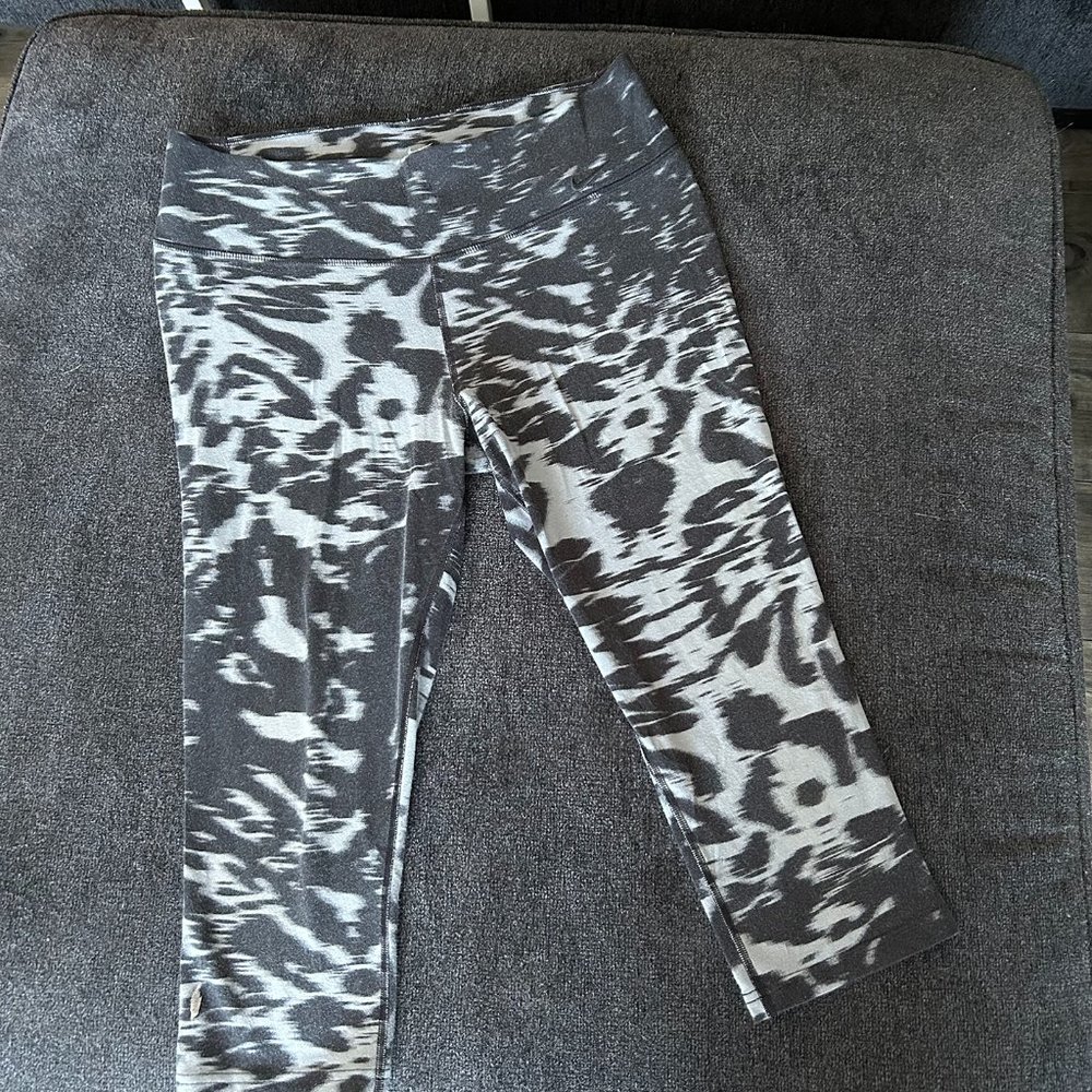Nike Dri-Fit Gray Leopard Leggings Large